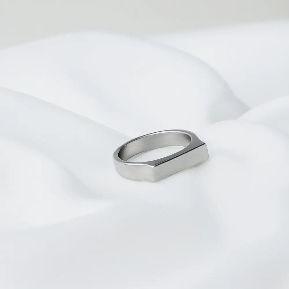 Argent Edge Band Ring