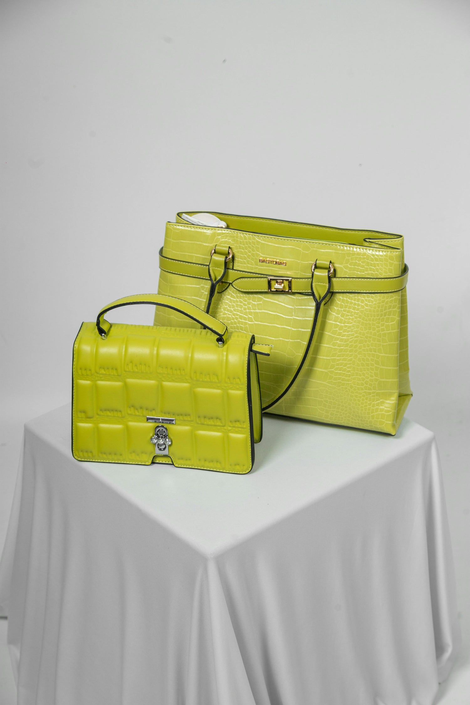 Handbags & Purses for Women – Stylish Bags Online in Pakistan